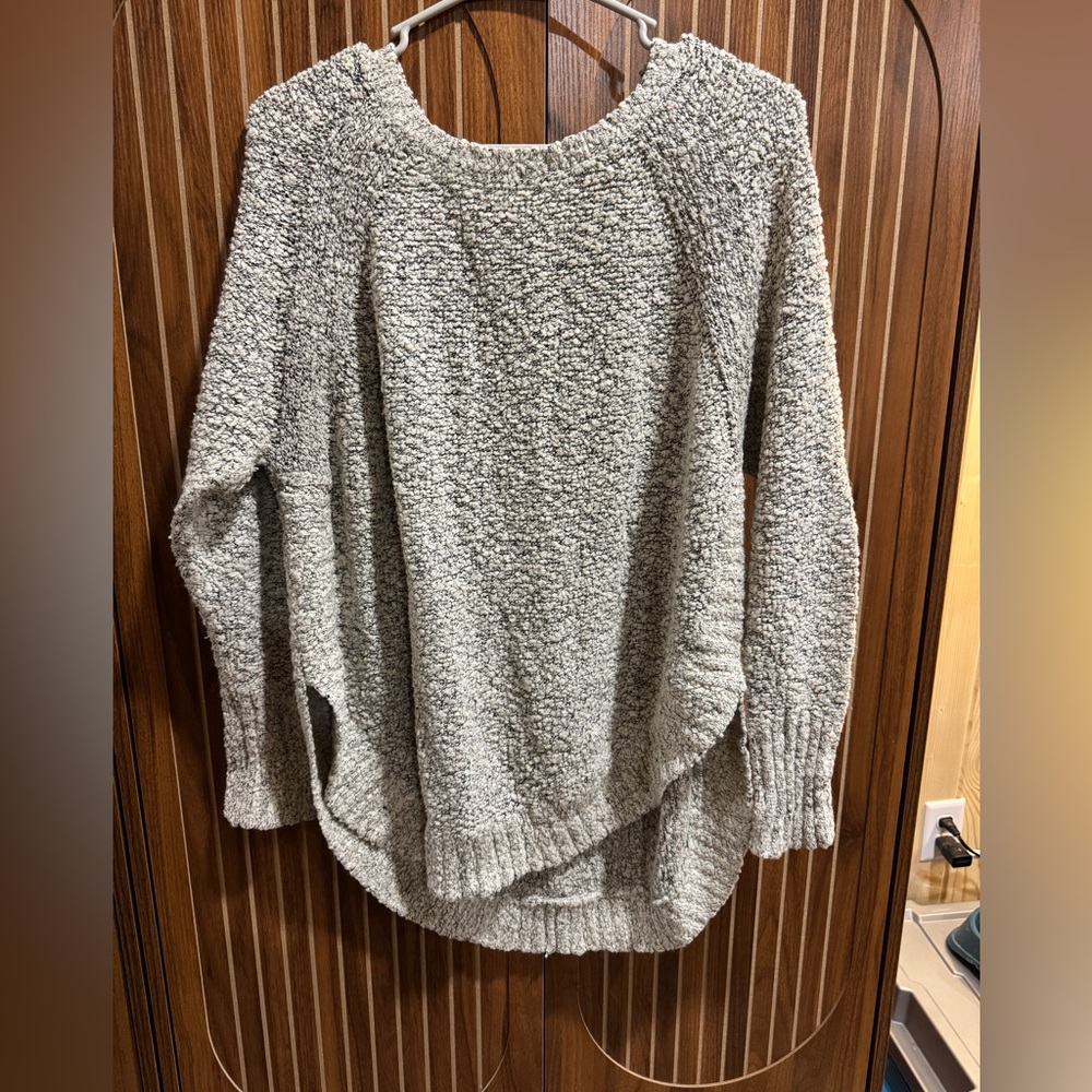 Harper Oversized Textured Gray and White Crew Neck Sweater; Large